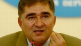 Kituszkolták a vetkőző Ghişét az államfő állófogadásáról