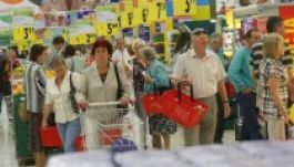 Hogyan drágítja Madonna a román kenyeret?