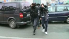 A kalauzok után bankárokra csaptak le az ügyészek