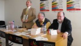 Marosvásárhelyi könyvvásár: történelemóra a próbateremben