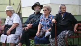 Rohamosan öregszik Románia lakossága