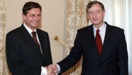 Szlovén elnökválasztás: Pahor és Türk a második fordulóban