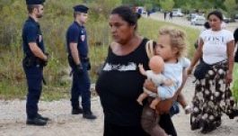 AI: Párizs állítsa le a romatelepek felszámolását