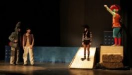 A Figura Stúdió meseelőadása Gyergyószentmiklóson és Balánbányán