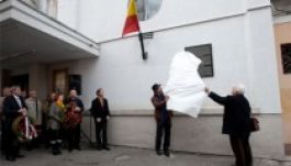 Kolozsvár: színházi táblaavató, húsz év késéssel