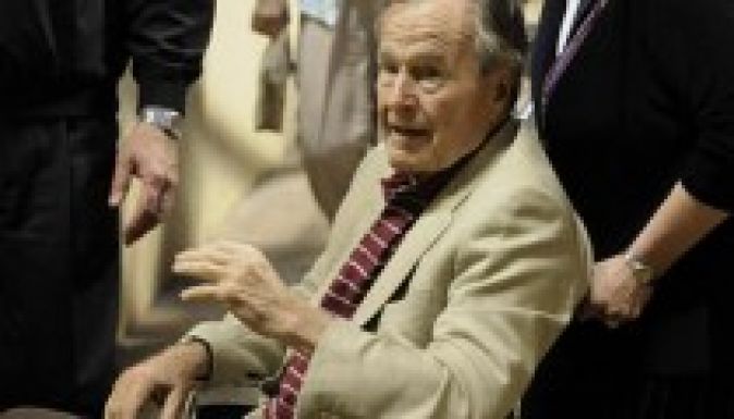 Az intenzív osztályra került idősebb George Bush