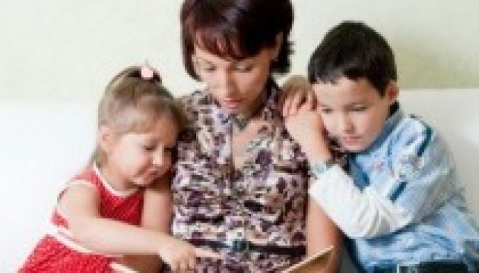 A diplomás anyák előbb vállalnak második gyermeket, mint az érettségizettek