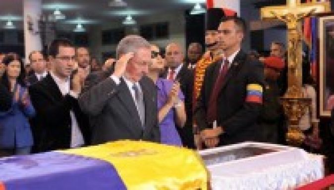 Sikeresen megoperálták Hugo Chávezt 