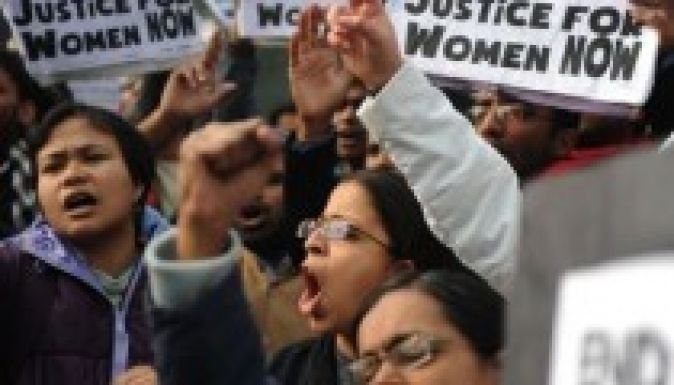 Tömegtüntetések a nők védelmében Indiában