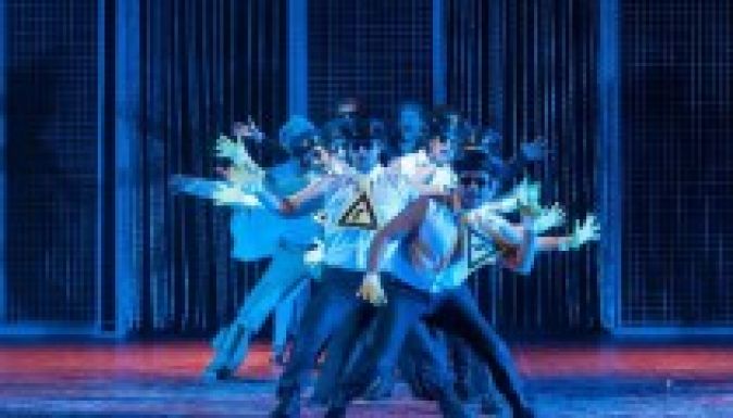 Kétszáz színházjegy ajándékba