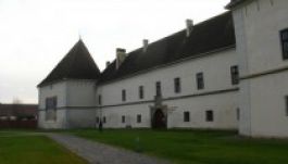 Ingyenes tárlatvezetések a csíki vártörténeti kiállításon