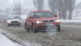 Hó borítja a Hargita megyei országutakat