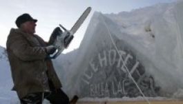 Épül a jéghotel a Bâlea-tónál