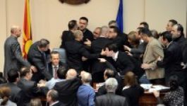 Összeverekedtek a macedón képviselők