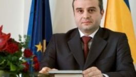 Zaklatja a prefektus a székelytáblát elkészítő céget