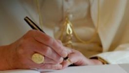 Mit kért karácsonyra hétévesen a pápa?