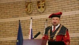 Megússza a leminősítést a Selye János Egyetem?