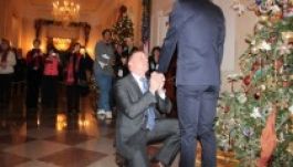 Meleg tengerész kérte meg választottja kezét a Fehér Házban