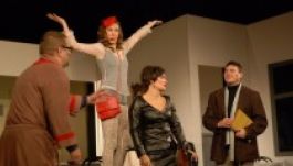 Zenés bohózattal búcsúztatja az óévet a Harag György Társulat