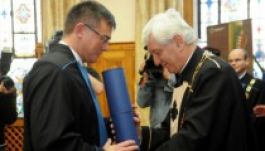 Pécsen díszdoktorrá avatták Ungureanu volt kormányfőt