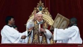 Urbi et Orbi: békét sürgetett üzenetében a pápa