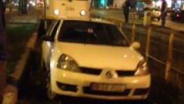 A cseles sofőr alatt aszfalt helyett csak a villamossín maradt