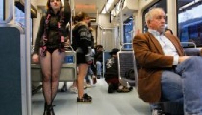 Húsz ország 60 városában tartottak „nadrágmentes napot