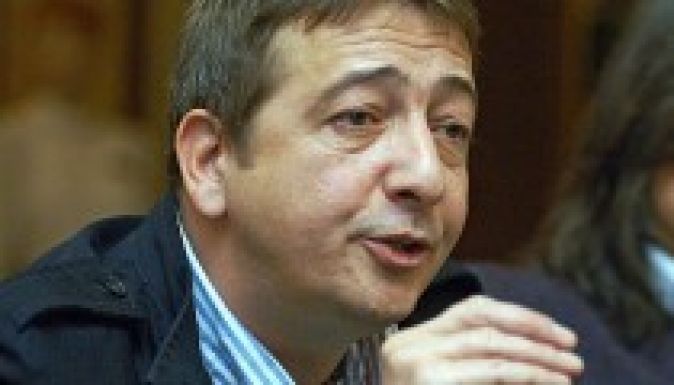 Kirúgná Navracsics Tibor a Fideszből Bayer Zsoltot