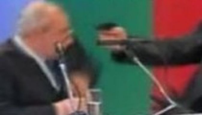 Fegyvert fogtak a szónokló bolgár politikusra