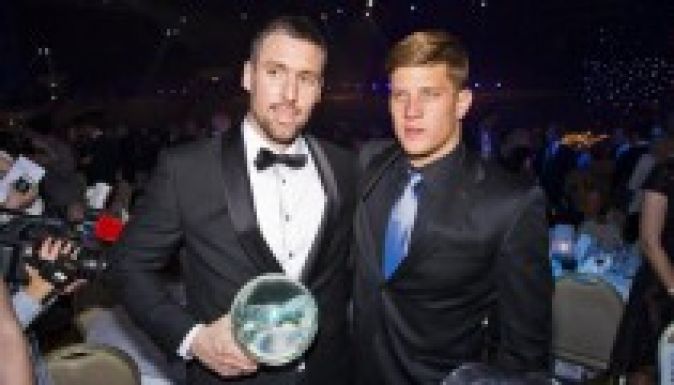 Gyurta Dani átadta aranyérme másolatát Dale Oen családjának