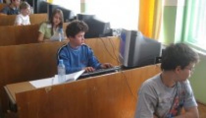 Rajtol az olimpiász, egyetemi tanárok is segítenek a diákoknak