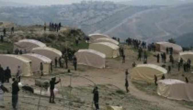 Palesztinok táboroztak le a kelet-jeruzsálemi E1-es zónában