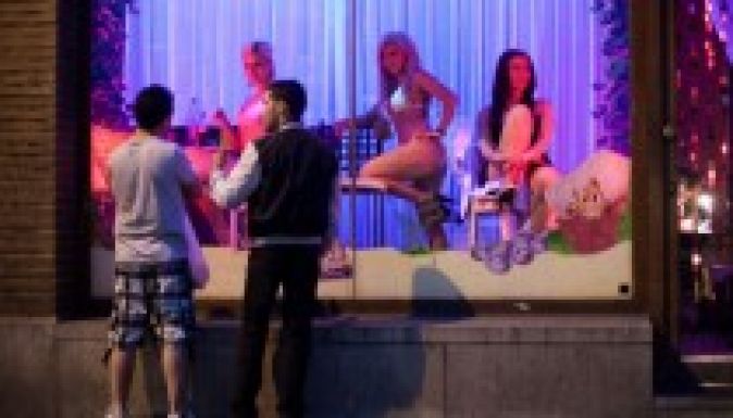 Hollandia nyelvtörvénnyel szabadulna örömlányaitól