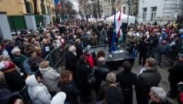 A Bayer-cikk ellen tiltakozott a magyar baloldal