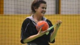 Csobot Adél MezTelenül kézilabdázott