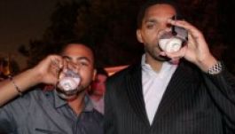 Likőrfogyasztás miatt börtönözték be a barátokat