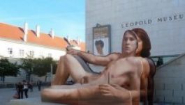 Ruhátlanul is látogatható a Leopold Múzeum férfiakt-kiállítása