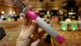 Újabb találmány: lassú falatozásra késztető villa 