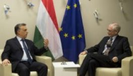 „Építő szellemben