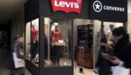 Rákkeltő ruhaneműt árul a Levi's és a Zara is