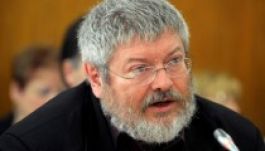 Szőcs Géza: a műfaj paródiái apám rólam szóló jelentései