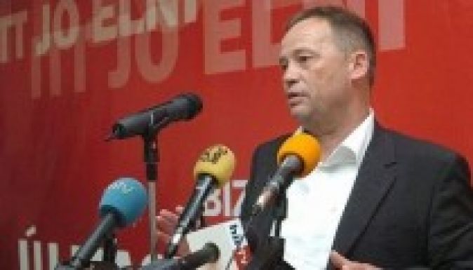 Szanyi nem hisz az erdélyi magyarok elkötelezettségében 