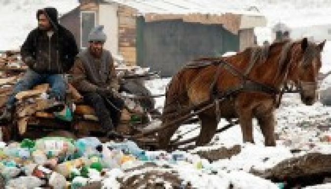 Pataréti romákkal riogatja a briteket a The Sun