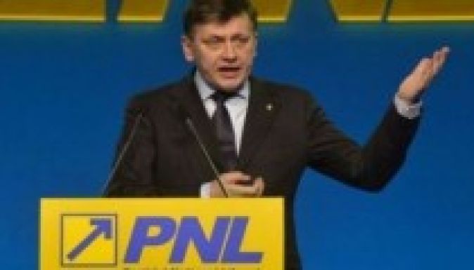 Újraválasztották Crin Antonescut a liberális párt elnökévé