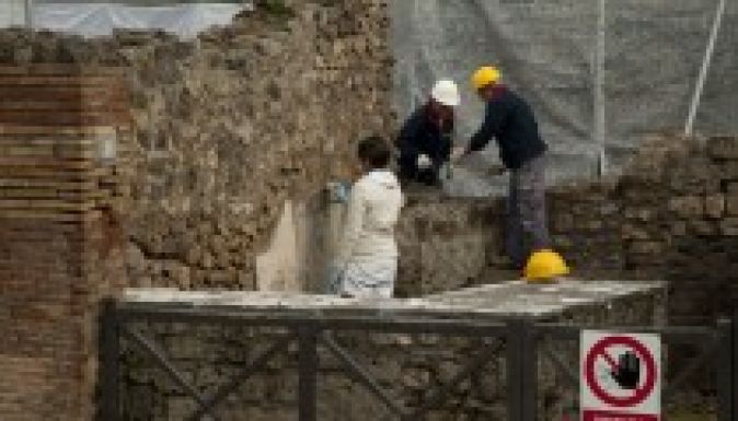 Újra dolgoznak a restaurátorok Pompejben