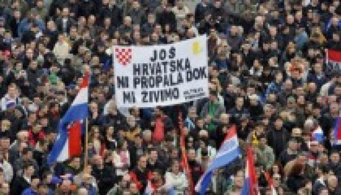 Hallani sem akarnak a vukováriak a cirill betűs tábláról