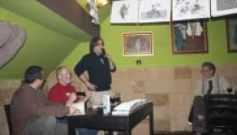 Manók, emberek, fehérnépek – és karikatúrák 