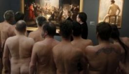 A férfiakt-kiállításra meztelenül jöttek a látogatók