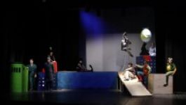 Gyermekdarabot játszanak a Figurások Csíkban