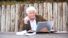 Közügyekben utazó erdélyi játékmester